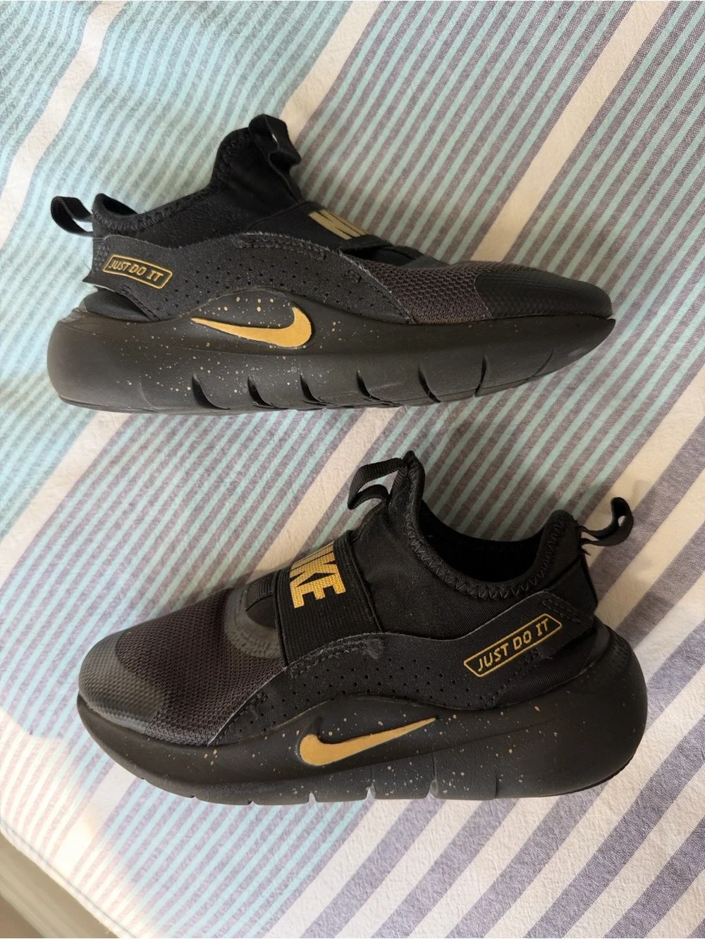 Nike slip kids